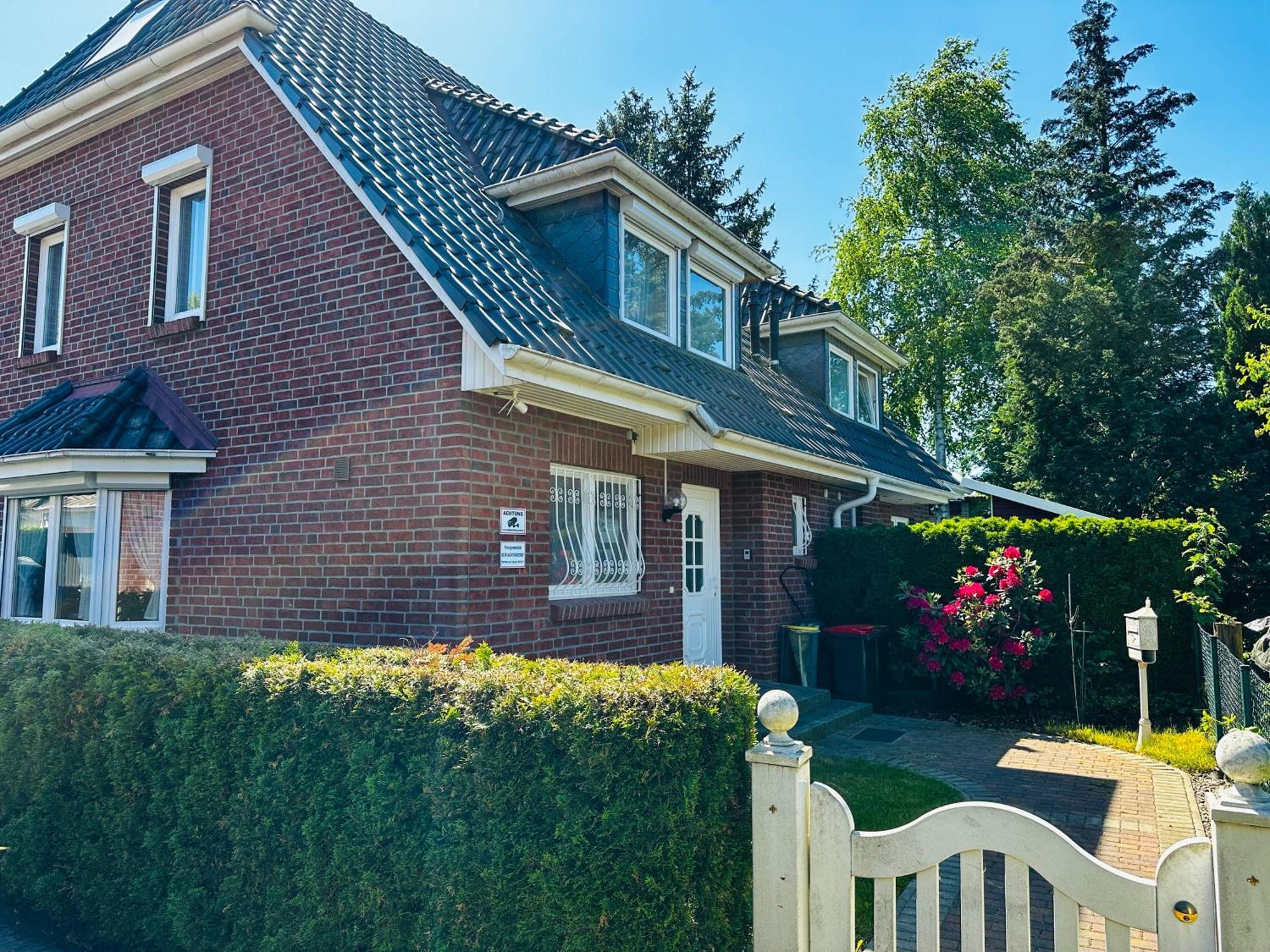 Ferienwohnung Doppelhaushaelfte Nahe Flughafen Hamburg Norderstedt Exterior foto
